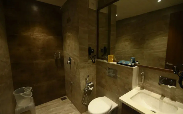 Kings Kraft Tremezzo Inn Somnath