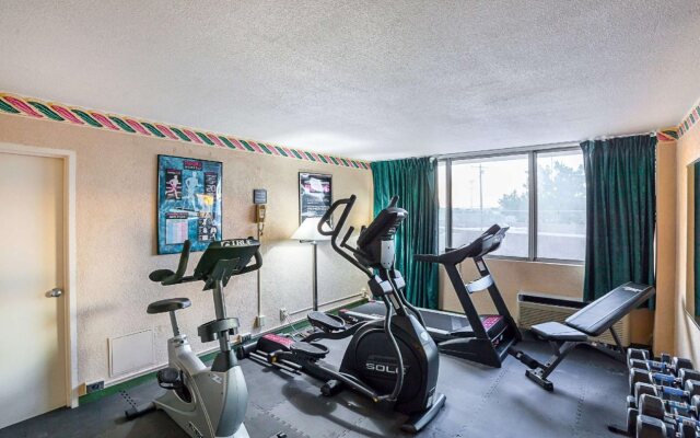 Quality Inn & Suites Cincinnati Downtown