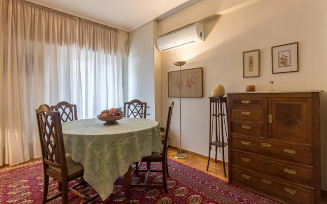 Art Deco Spacious Appartment close to centre