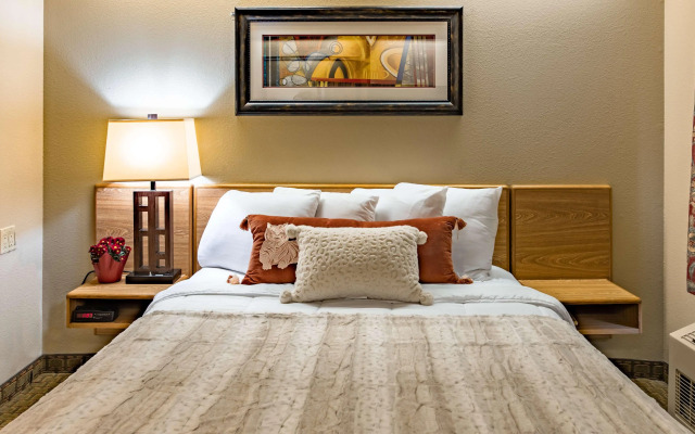 Magnuson Hotel Lincoln Airport