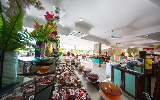 Royal Palm Beach Hotel