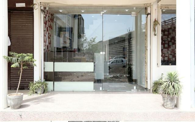 OYO 14529 The Sitara Hotel