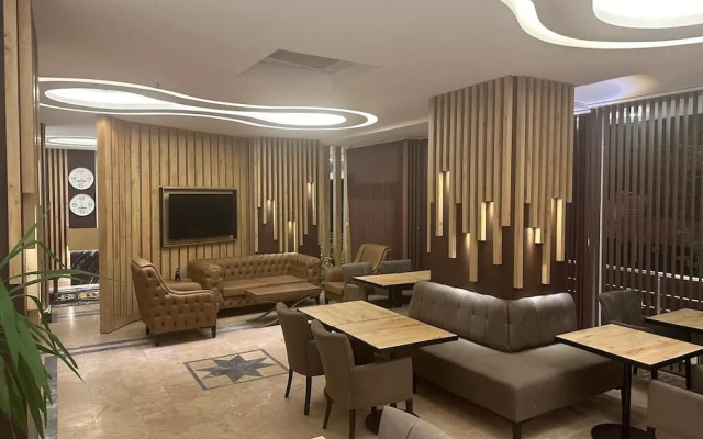 Royal Escape Hotel