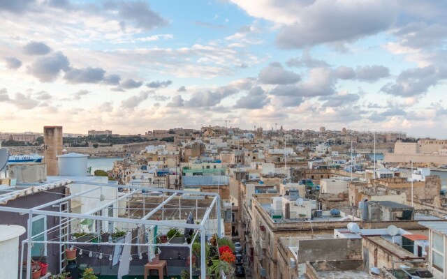 Senglea, Typical Seaview Townhouse