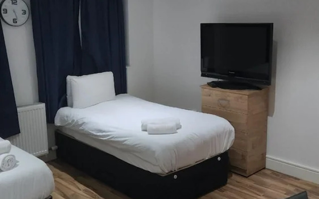 London Bermondsey, 4 People Studio in the Center
