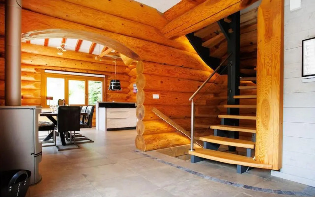 Original chalet en rondins, l'Ours Canadien