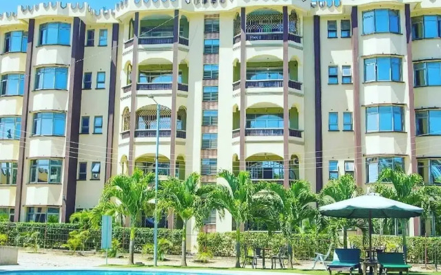 Sunset Paradise Apartments by Blodriff