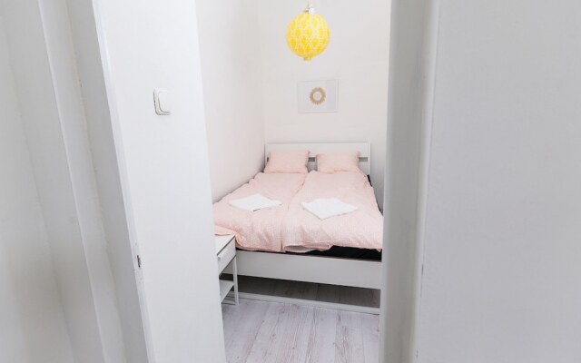 Classic Ernesto near Opera