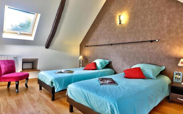 Charming 17th century house, beautiful garden, in Huelgoat