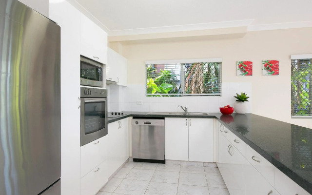 The Beach House 3BR Waterfront Apartment, Own WIFI