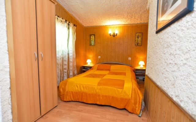 Apartment 498