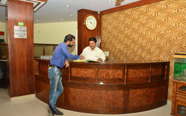 OYO 9148 Hotel Global Inn