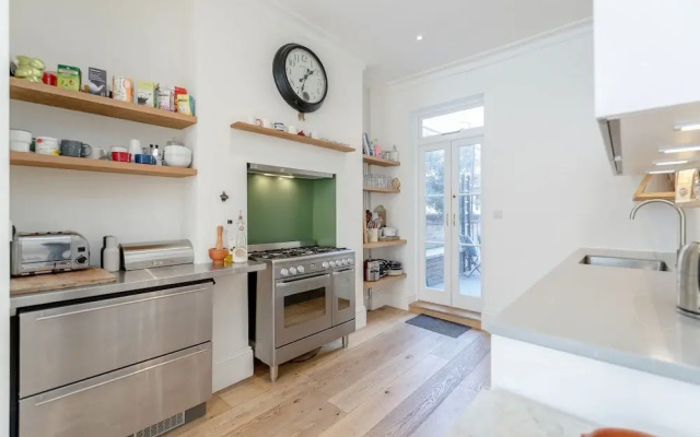 Vauxhall Oasis - 3 Bed House by BaseToGo