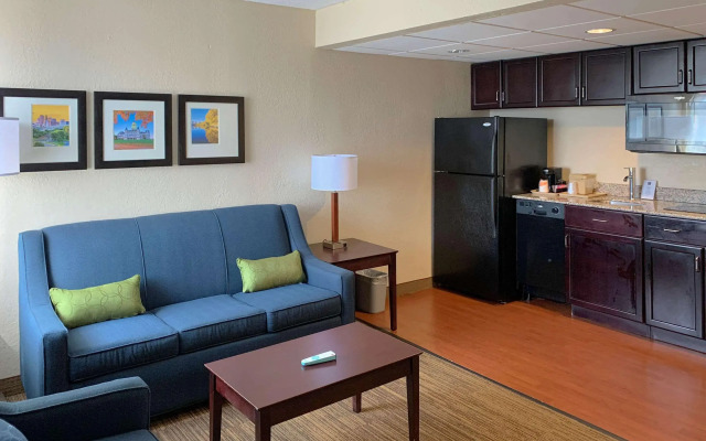 Comfort Inn & Suites East Hartford - Hartford