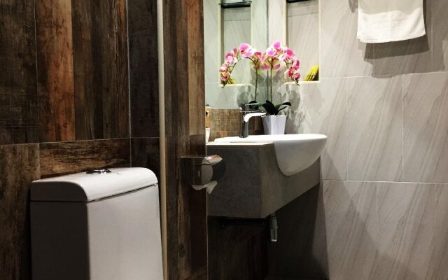 Meriton Inn Hotel