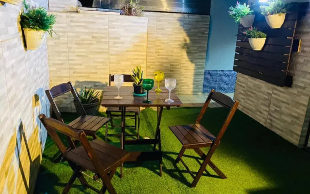 Linda casa frente mar pé na areia praia Flamengo