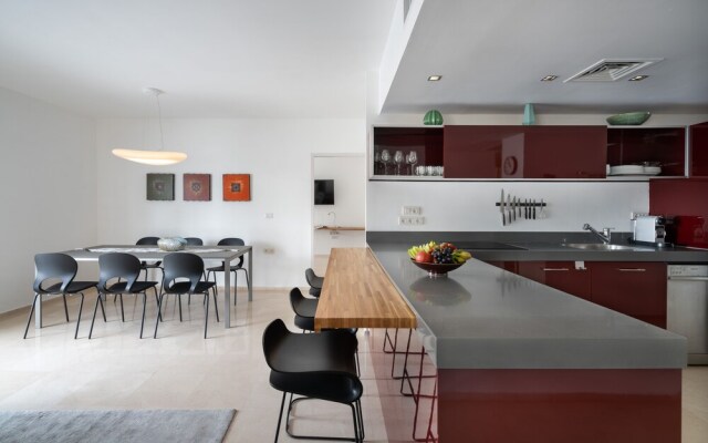 Bright and Clean Rothchild Quarter