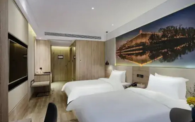 Yilong Anyun Hotel (Binjiang Runshou North Road Branch, Jiangning District, Nanjing)