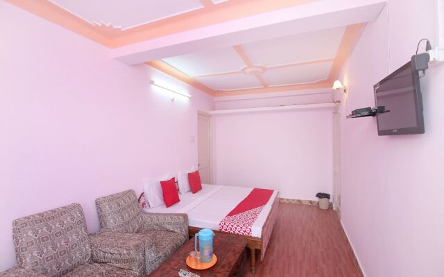 OYO 13921 Home Valley View Near Kamyana