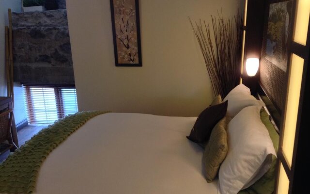 Le Manoir du Rocher B & B