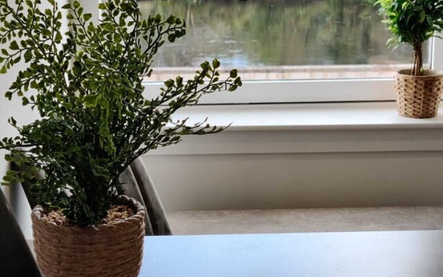 Stunning River View 2-bed Apartment in Perth