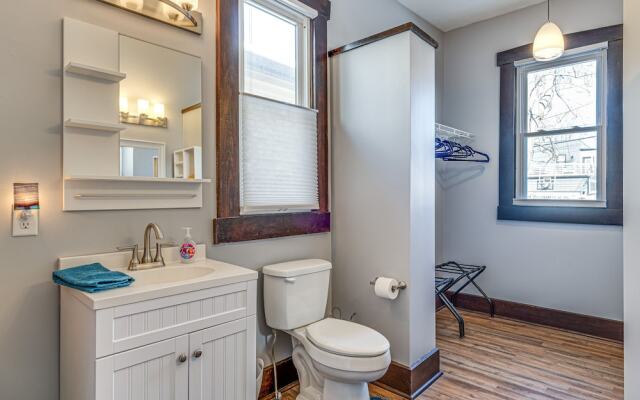 Retro-inspired Indy Home: Walk to Fountain Square!