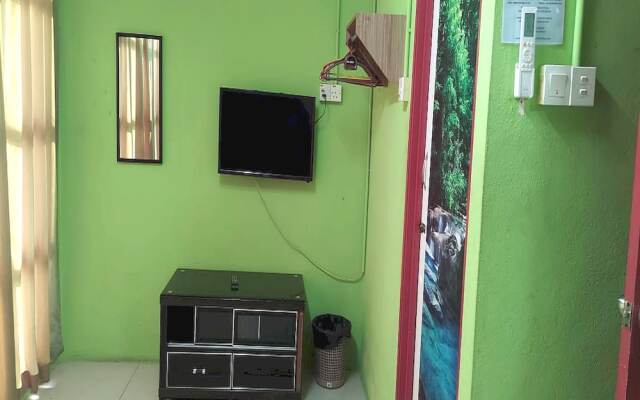 OYO 90937 Tanjak Hotel