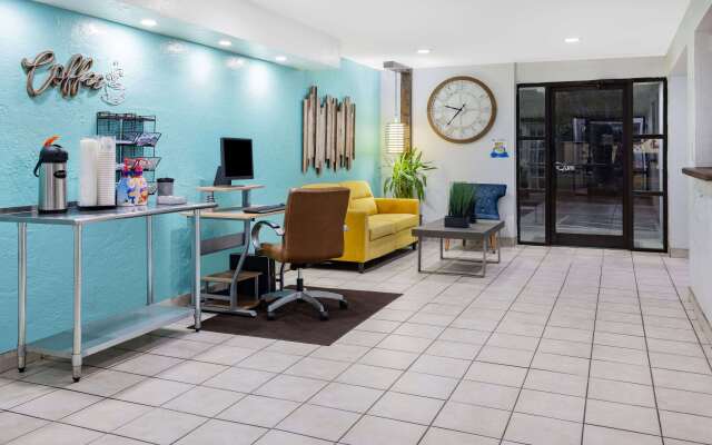 Days Inn by Wyndham Raleigh Glenwood-Crabtree