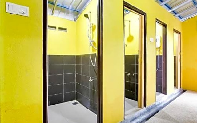 SPOT ON 89623 Nawawi's Backpackers