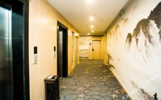 Junyi Hotel (Yichuan Huamei Building Materials City)