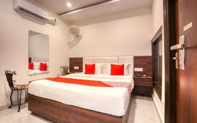 OYO 42743 Hotel Midway