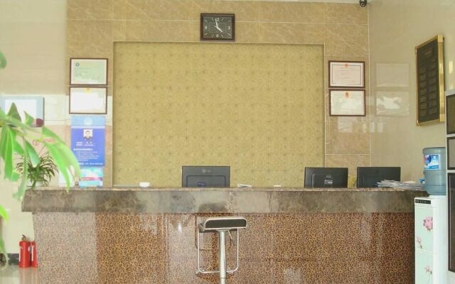 Lily Holiday Hotel (Yichang East Railway Station Fujiuyuan Xintiandi Branch)