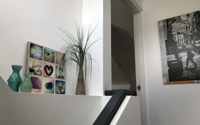 Colourful Darlinghurst Home In Perfect Location by Hyde Park