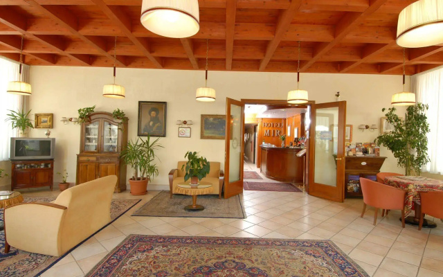 Hotel Mir
