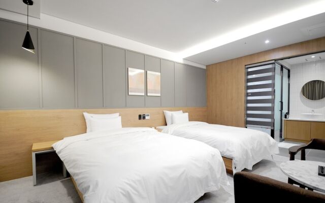 Hound Hotel Gijang