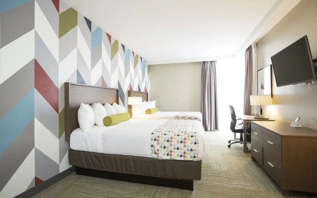 La Quinta Inn and Suites by Wyndham Tulsa Downtown - Route 66