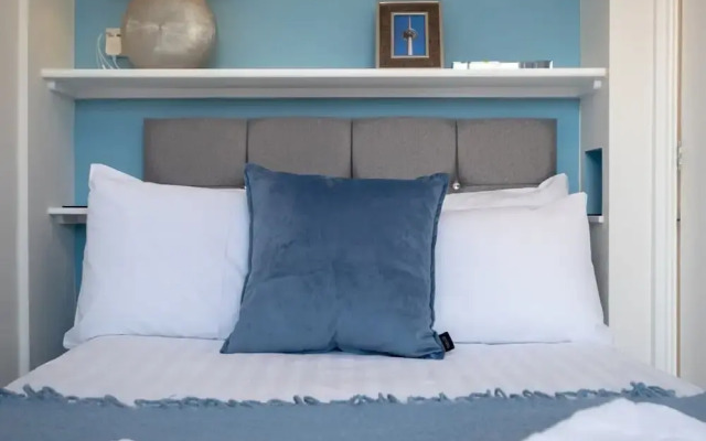Host Stay Regency Square Apartment