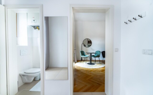 Apartment With Terrace King Bed in Krems Stadt