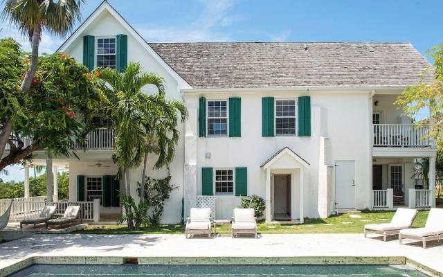 Hilltop Haven: Luxurious Historic Estate With Harbor Views — фото 4