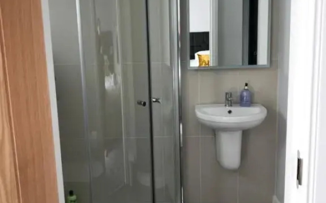 Apt 2, Frasers Close