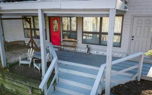 Wintergreen Retreat Jacuzzi Sauna dog Friendly