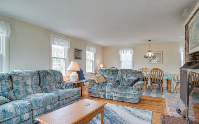 Walk to Beach: Chatham Getaway w/ Sunroom!