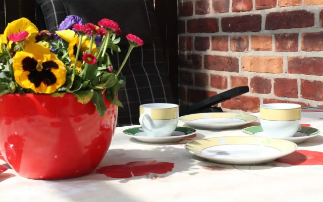 Beautiful Farmhouse Flat With Garden