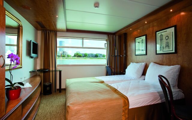 Crossgates Hotelship 3 Star Hafen Neuss