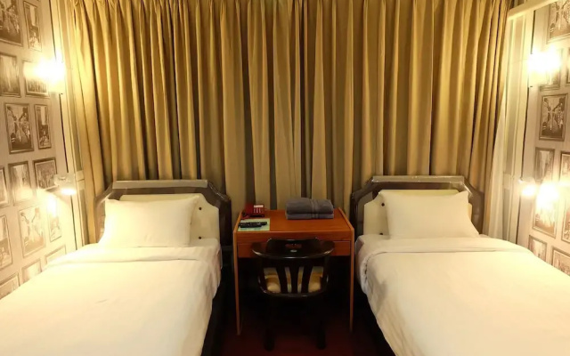 14 Plus 1 Hotel