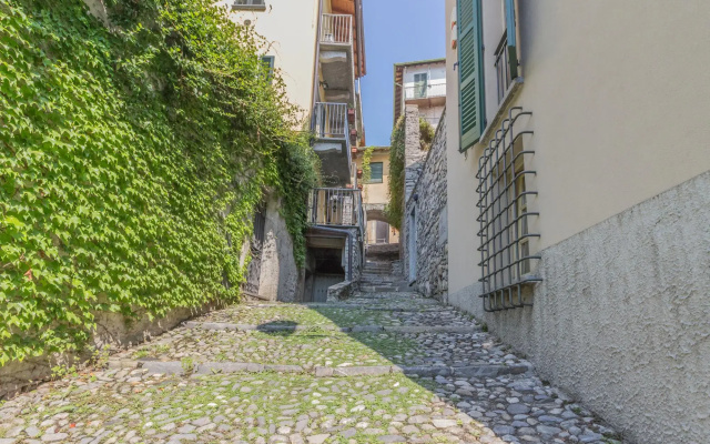 Tiny Duke Apartment in Varenna