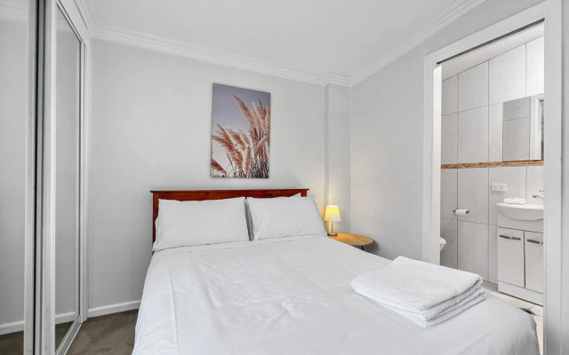 Central Armidale 2-Bedroom Apartment