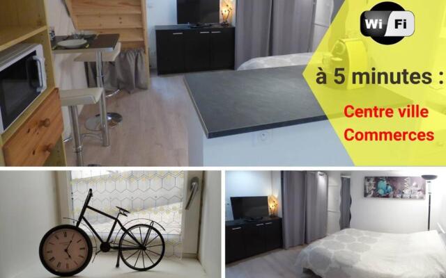 Studio Neuf avec courette privative