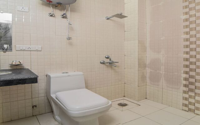 OYO 13310 Noida Suites