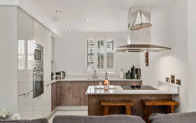 Maes-y-berllan - Close to Village and Beach